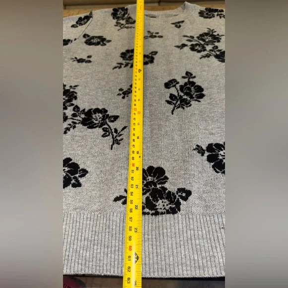 ◾ Black Floral Patterned Gray Sweater - size Large - Picture 14 of 16